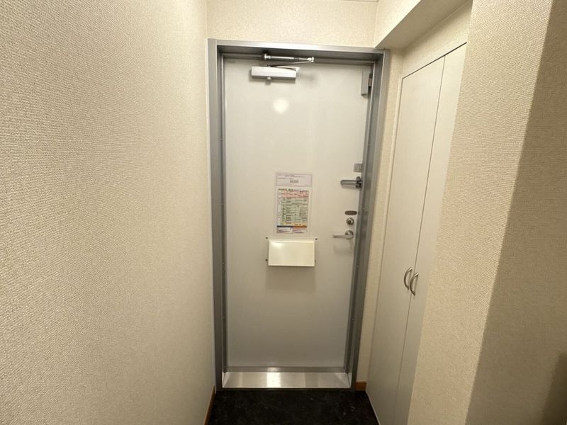 レオパレスレキア 玄関