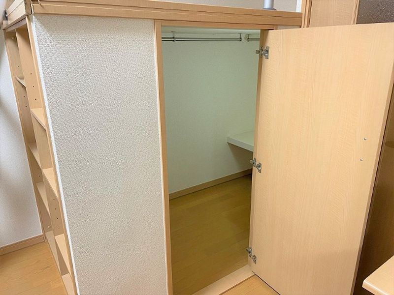 レオパレスメルシー新和 収納