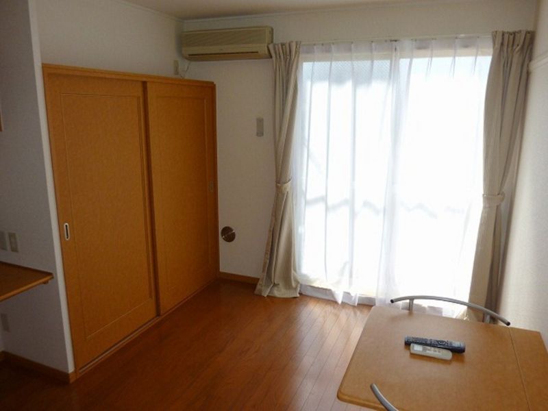 レオパレスペイサージュ 居間