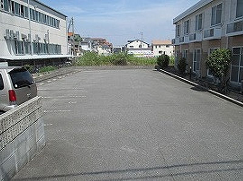 レオパレスグランパルティータⅠ 駐車場