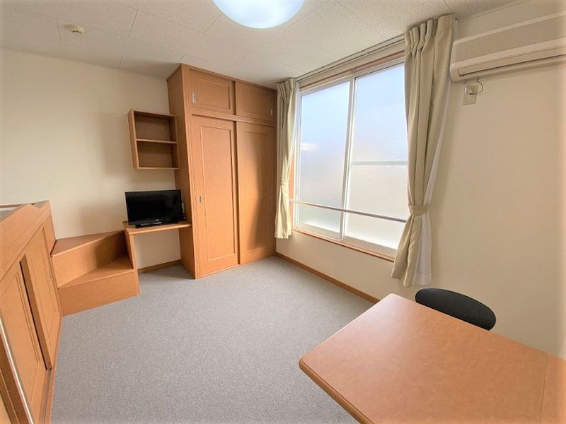 レオパレス皐月 居間