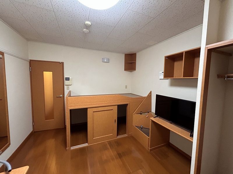 レオパレスシャトー　西門 居間