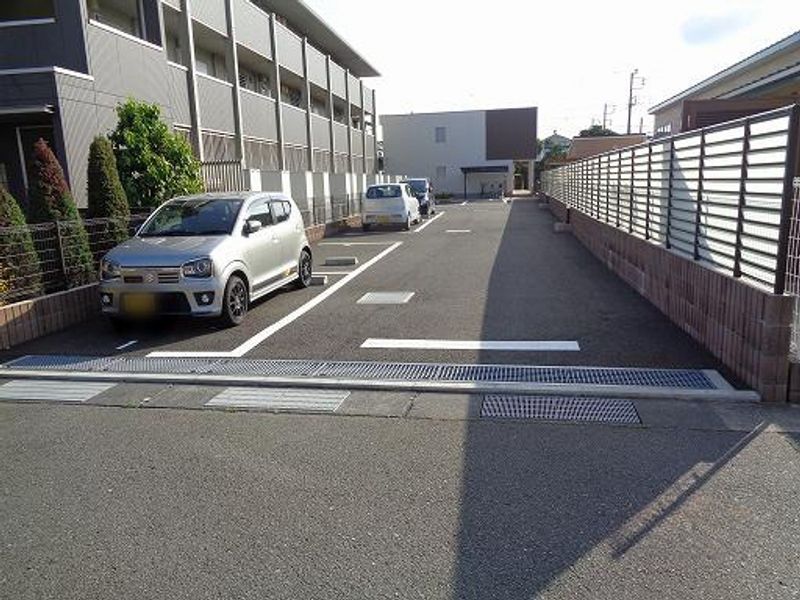 クレイノ郁 駐車場