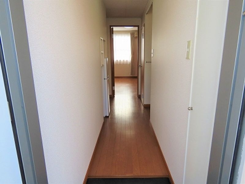 レオパレスエレメント 玄関