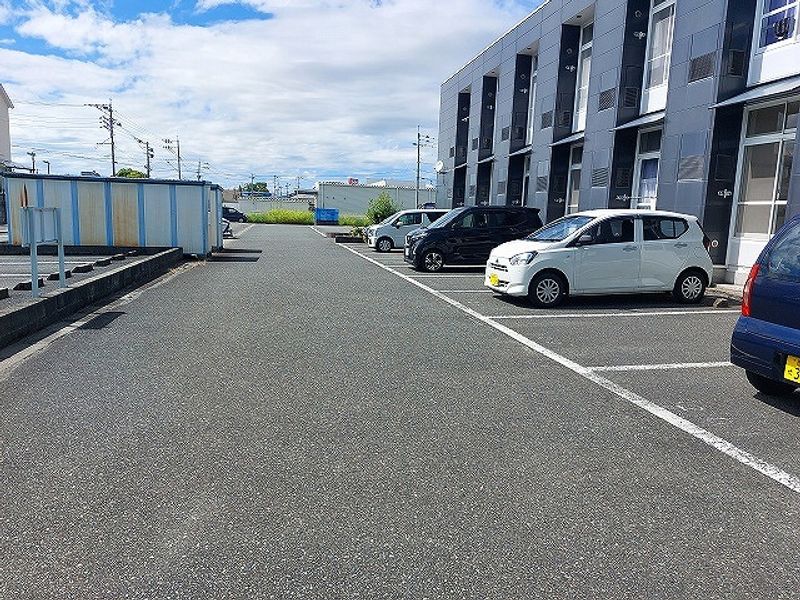 レオパレス巨勢 駐車場