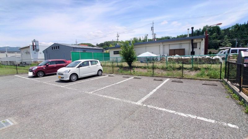 レオパレスリーベガルテン 駐車場