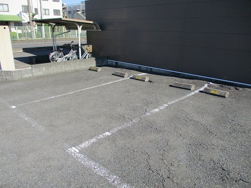 レオパレスソフィア 駐車場
