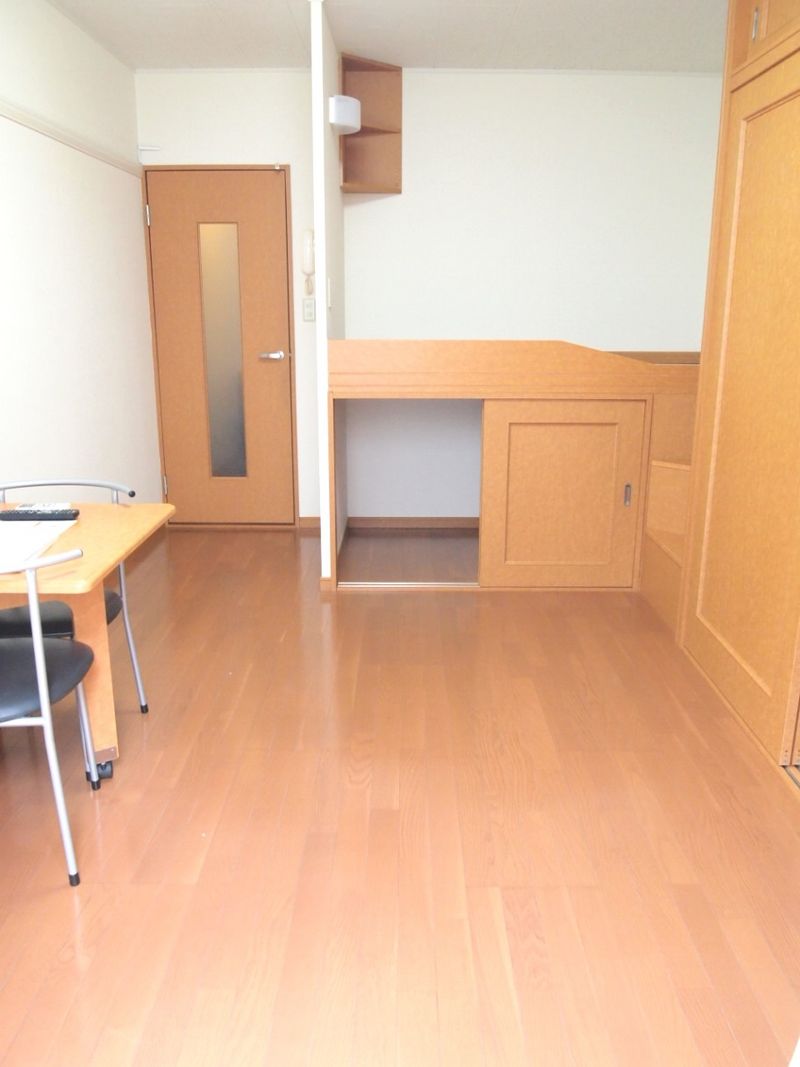 レオパレスシルバーアロー 居間