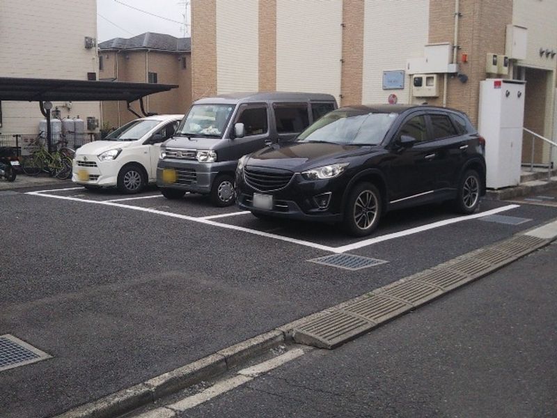 レオネクストクレイン 駐車場
