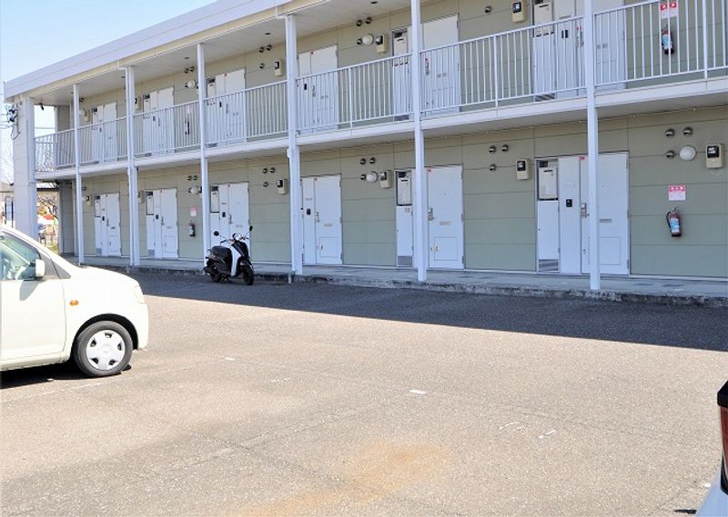 レオパレスにしまとば 駐車場