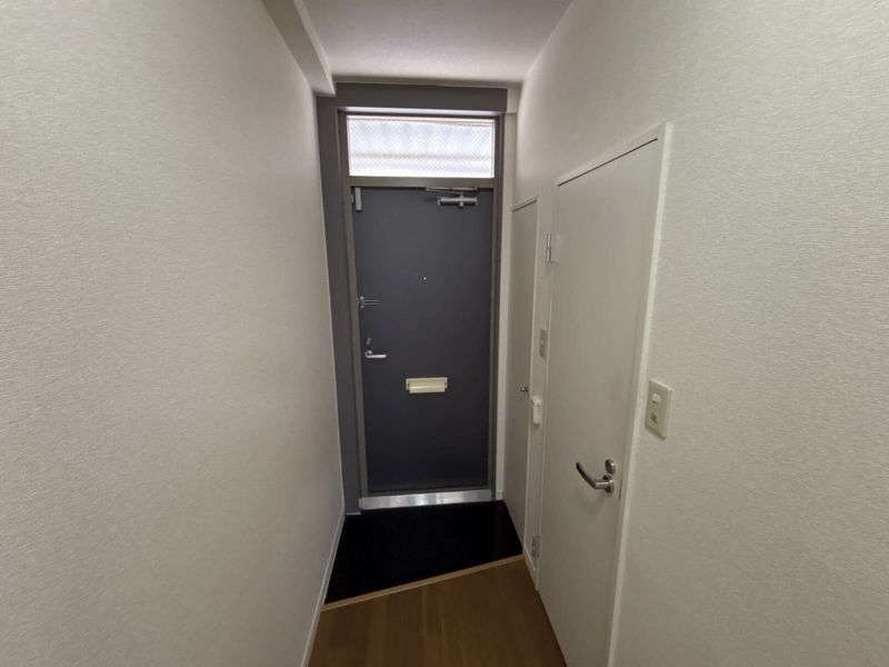 レオパレスクレールアビコ 玄関