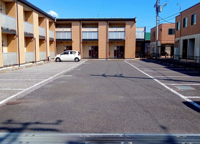 レオパレスラウルス 駐車場