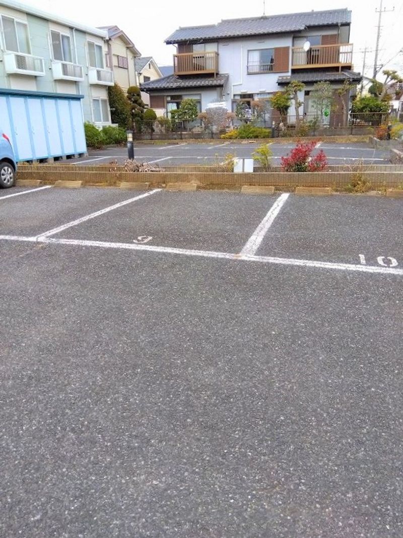 レオパレスハーヴェスト湖北 駐車場