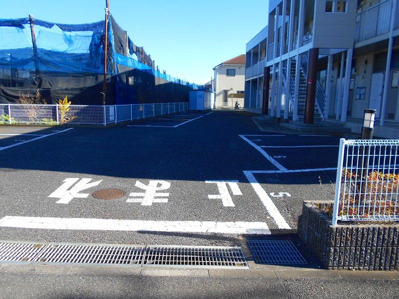 レオパレスサニーハイツ 駐車場