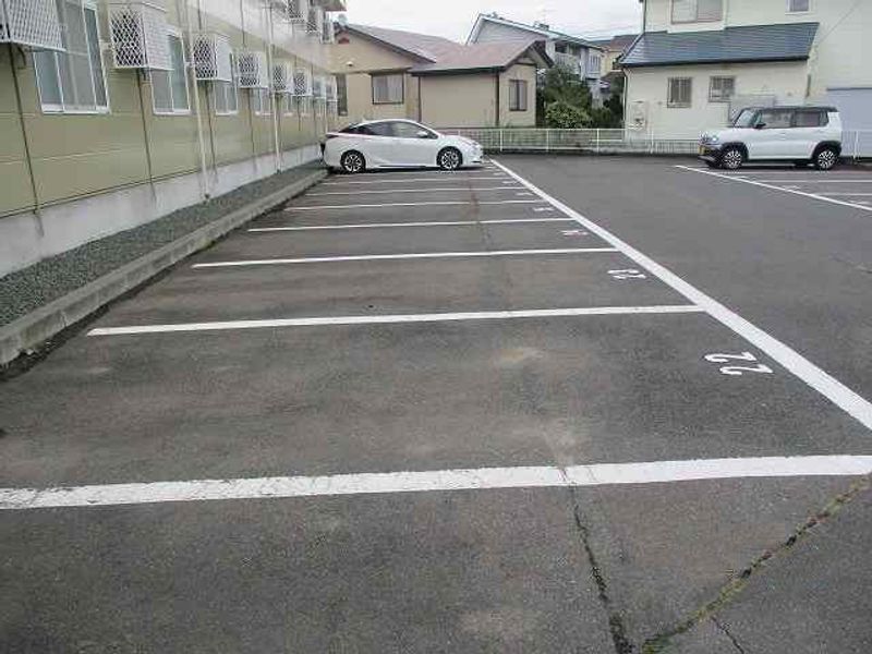 レオパレスサニーコートＢ 駐車場