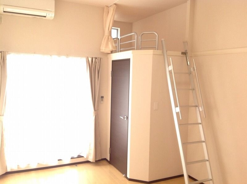 ミランダ三本木 居間