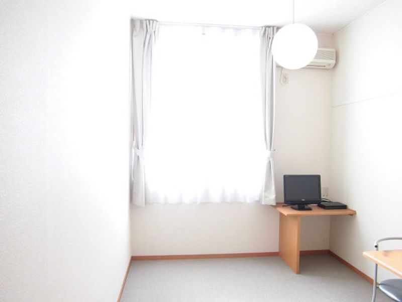 レオパレスシンシア 居間