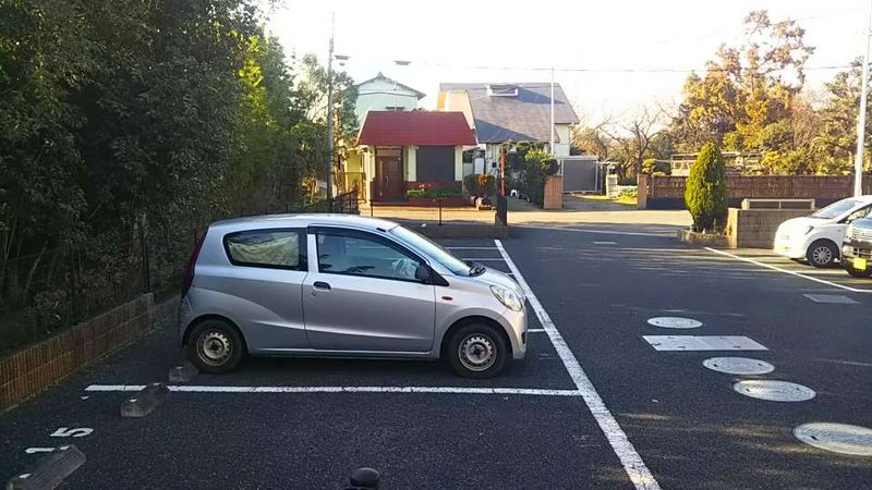 レオパレスフルーハイツ 駐車場