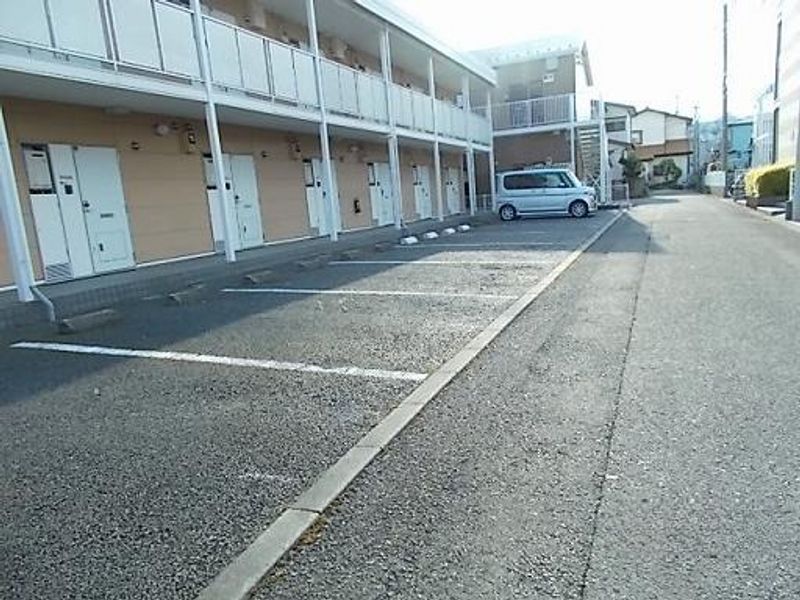 レオパレスプラージュ 駐車場