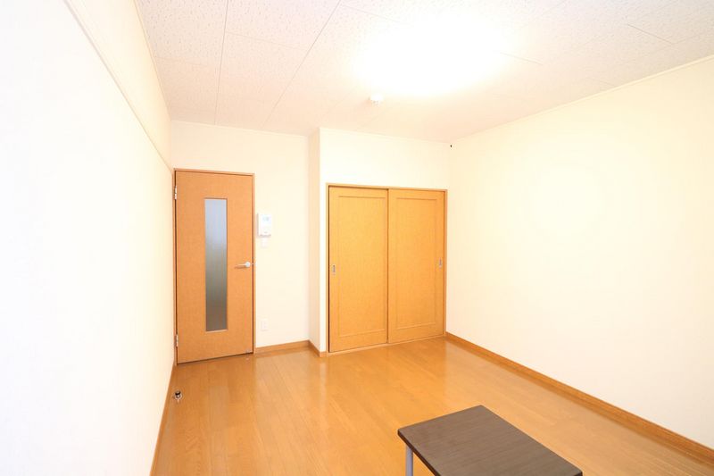 レオパレス平野 居間