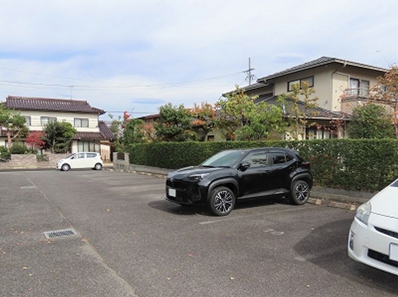 レオパレス高田 駐車場