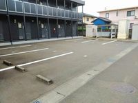 レオパレスハルスウィート２ 駐車場