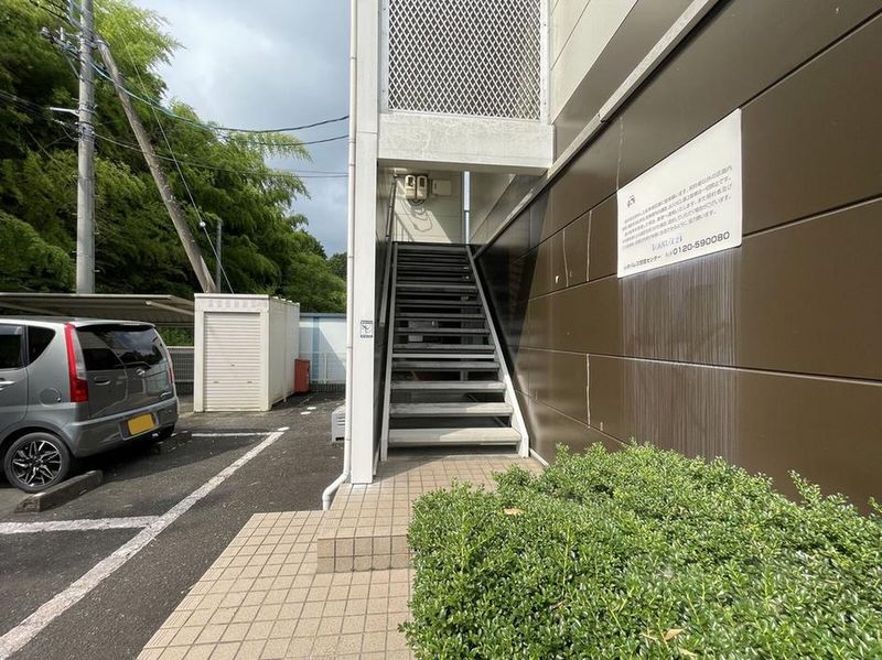 レオパレスやまぶき エントランス