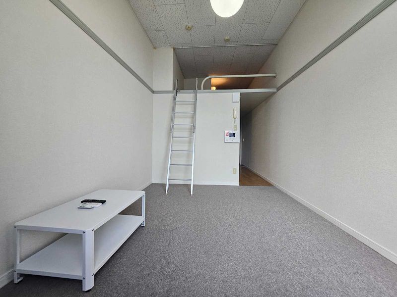 レオパレス古都 居間