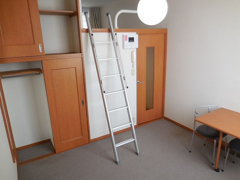 レオパレスノビア　カーサ 収納