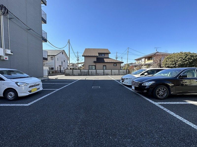 レオパレスヴィクトリア 駐車場