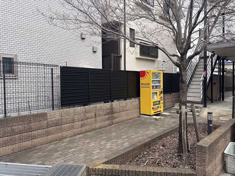 レオパレスエヌ　ファミール エントランス