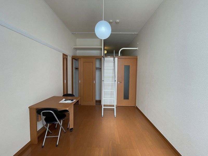 レオパレスメゾンＴ　４ 居間