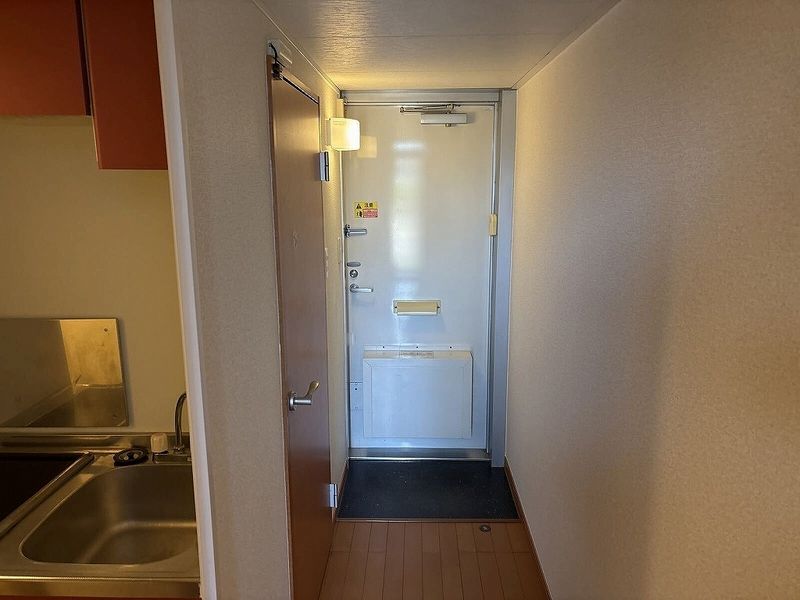 レオパレスアミティエ 玄関