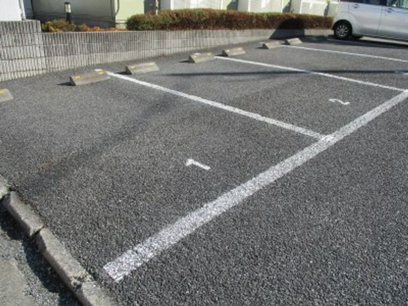 レオパレスウィンヒル 駐車場