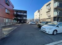 レオパレスネスト中百舌鳥 駐車場