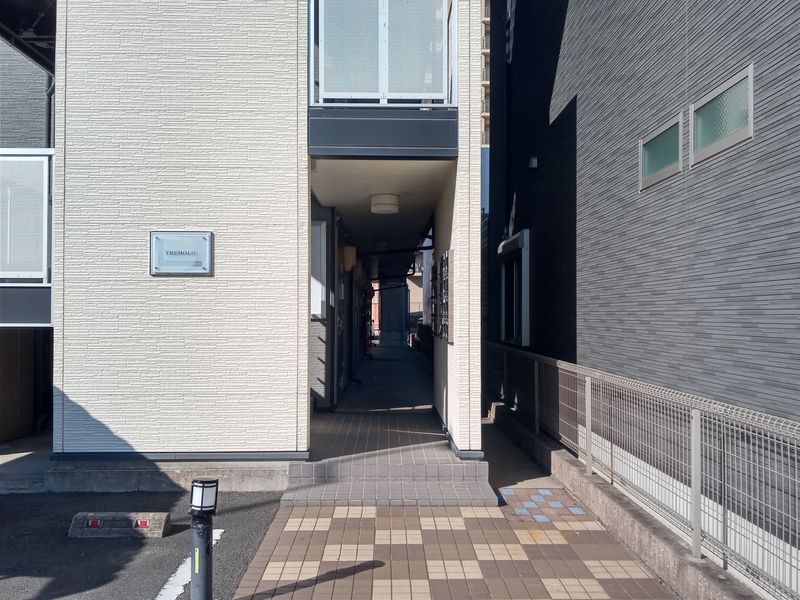 レオパレストレモロ エントランス