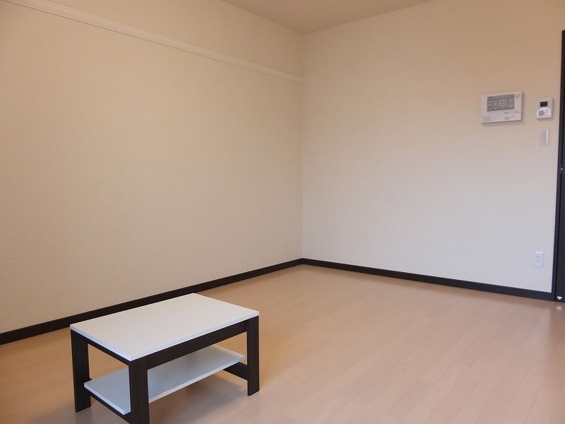 レオネクスト雄町 居間