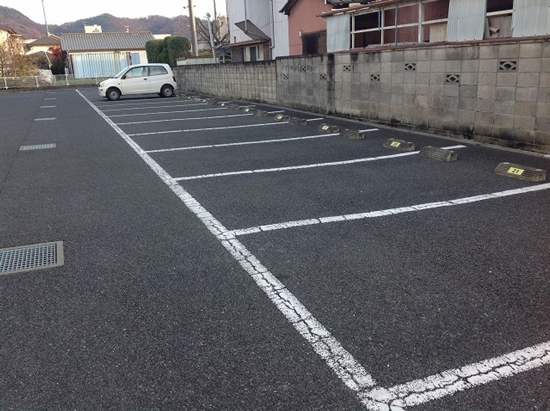 レオパレスオーブ 駐車場