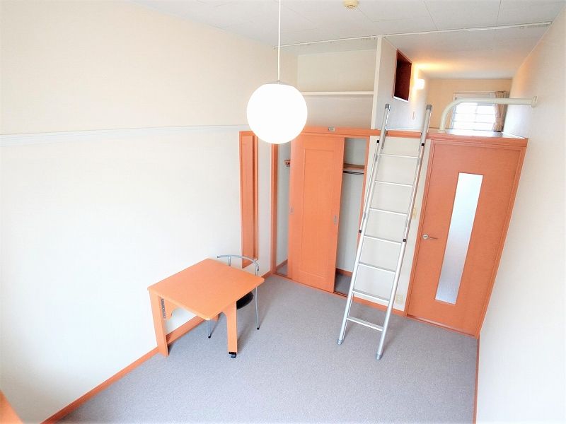 レオパレスタウンコート 居間