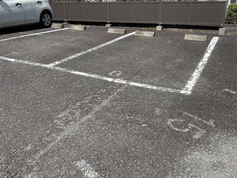 レオパレスエクセル小川 駐車場