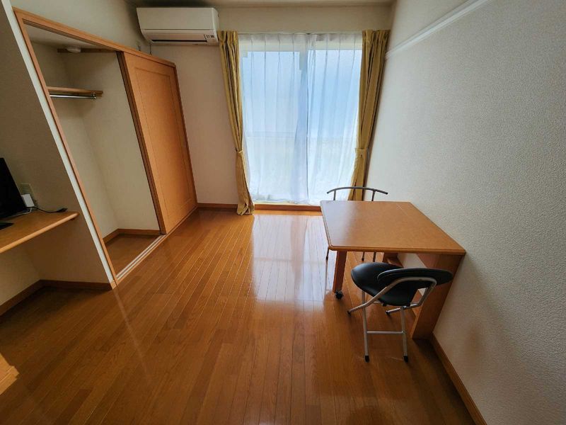 レオパレスエスポワール 居間