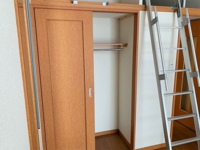 レオパレス都留 収納