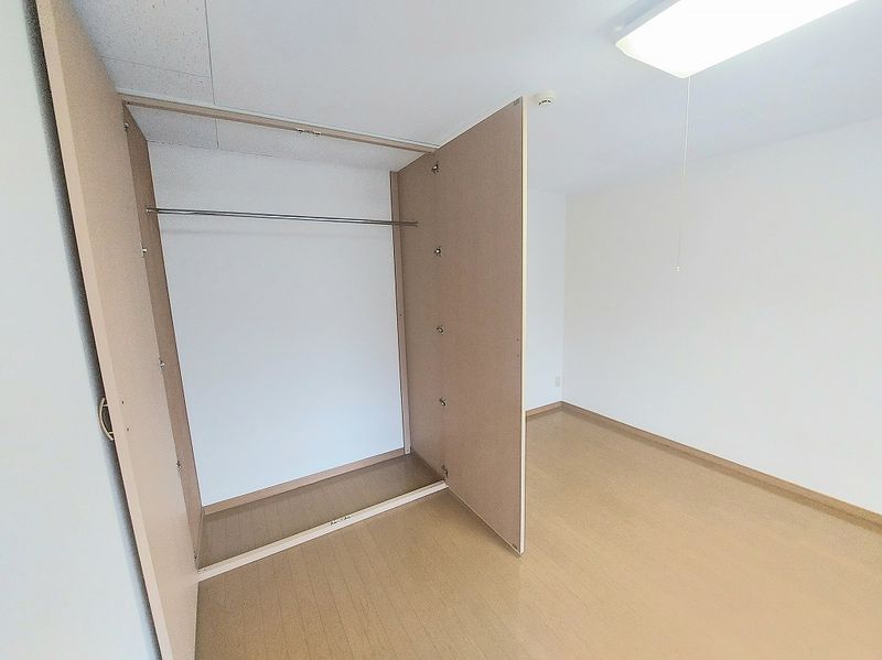 レオパレスセント・クロス 収納