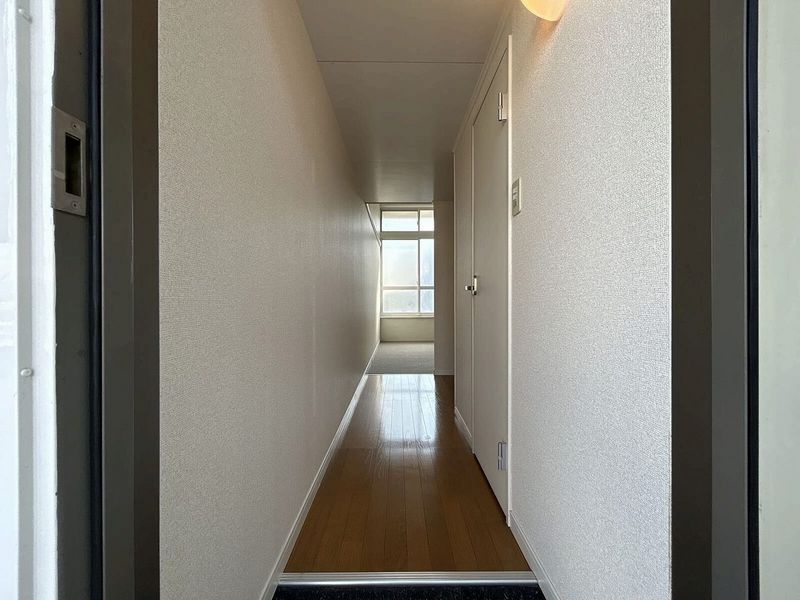 レオパレスカゴハラ 玄関
