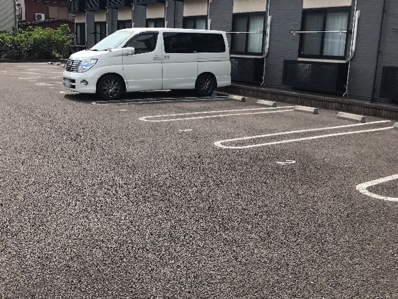 レオパレス泉 駐車場