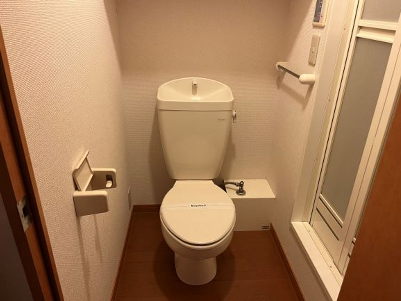 leopalace Moulin Rouge Toilet