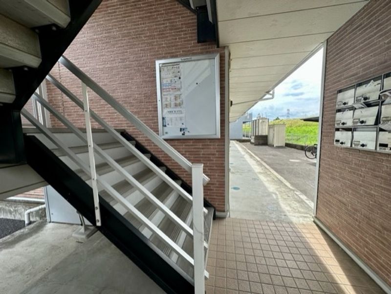 レオパレスルチェンテ エントランス