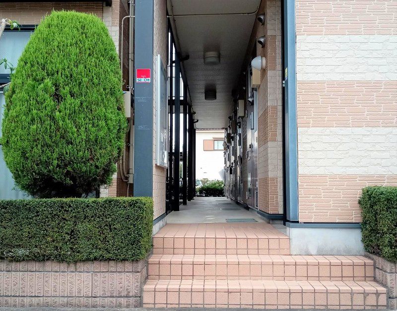 レオパレスプリムローズ エントランス