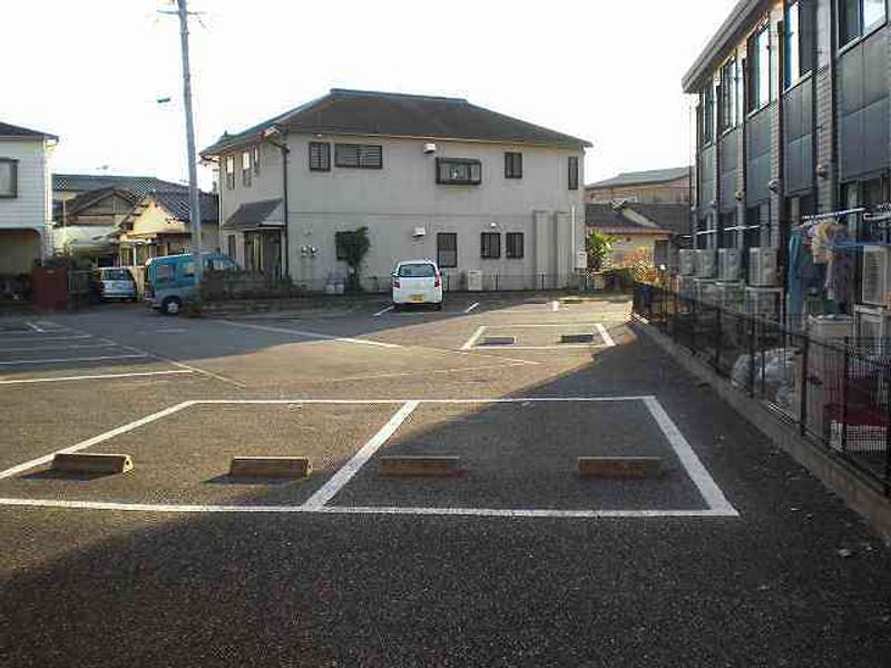 レオパレスフダザ 駐車場