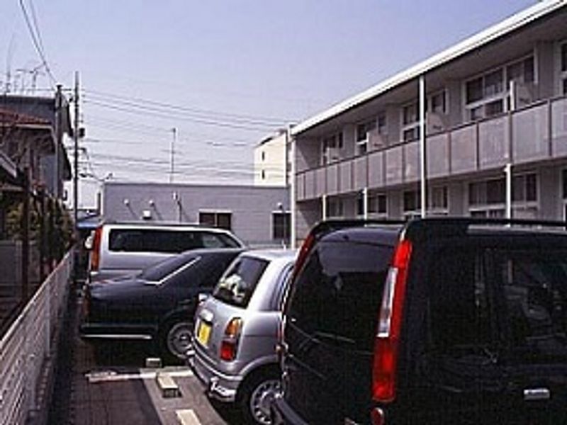 レオパレスソレーユ青江第三 駐車場